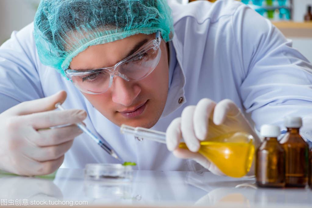 在微观世界中重塑生命 生物技术科学家的实验室日常与科研追求